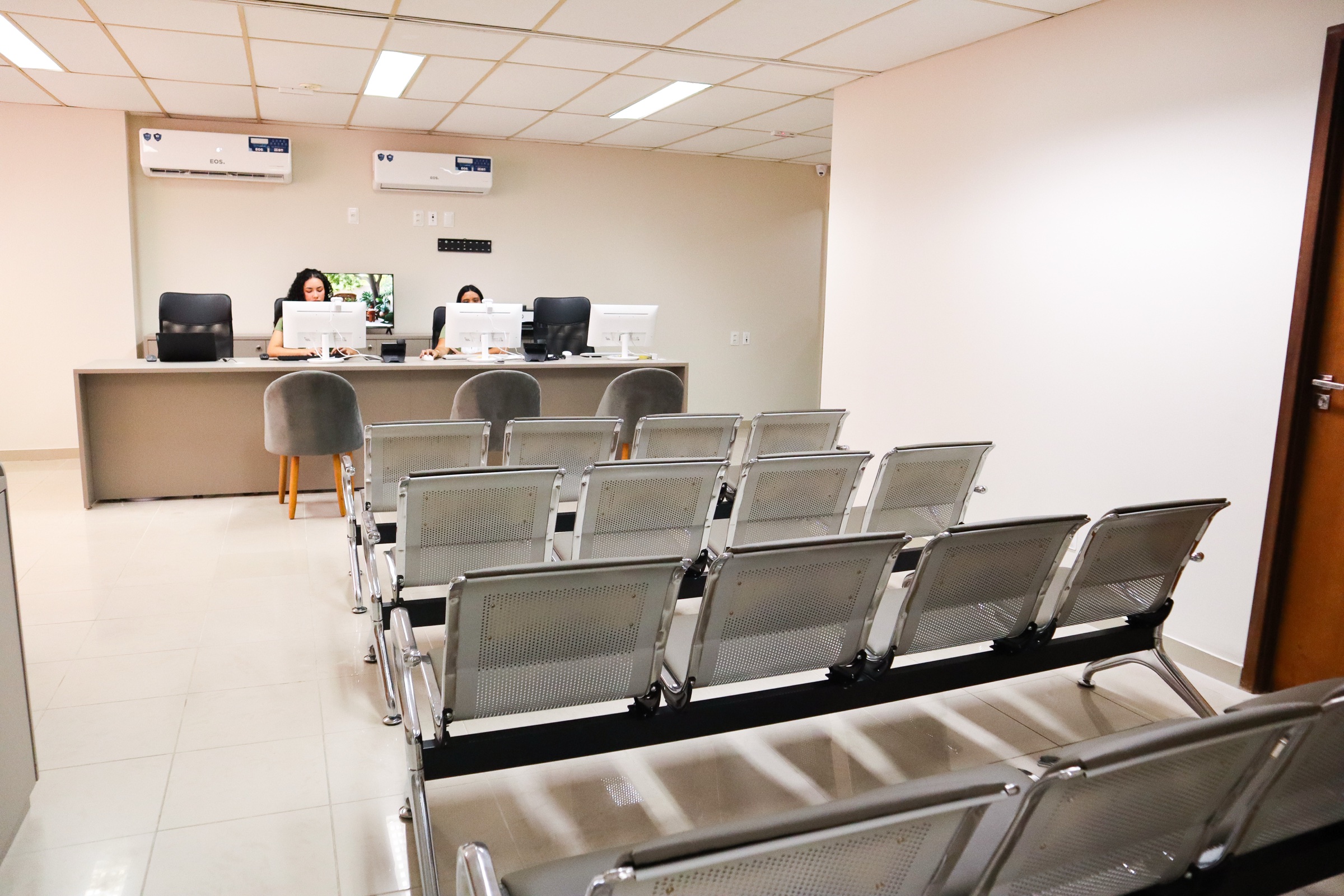 Recepção e área de espera da Unidade Ilha do Leite da Rede Virtude