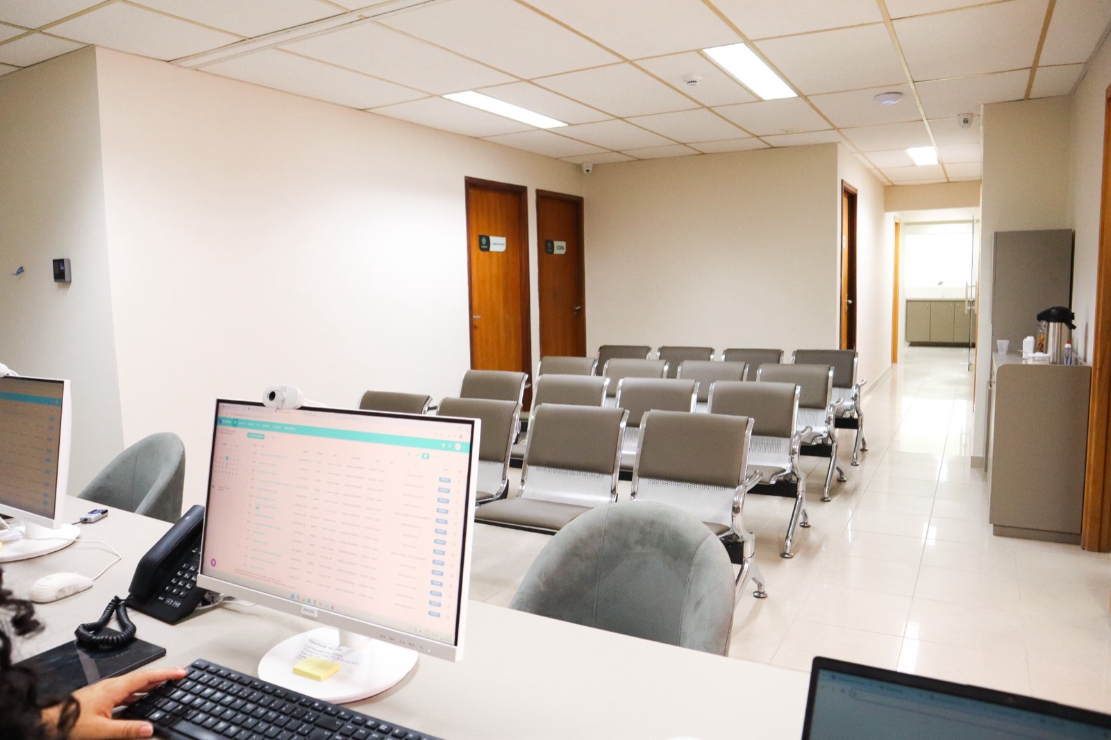 Recepção e área de espera da unidade Virtude Cuidar Recife